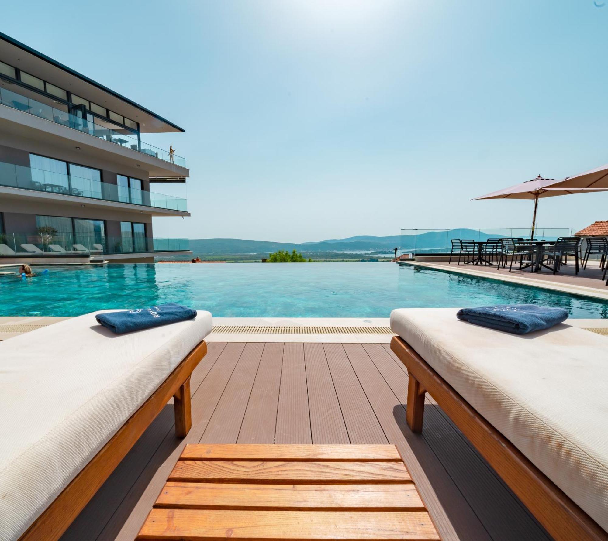 Royal Blue Resort & Residences Kavač エクステリア 写真